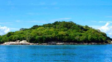 Umananda Island, ब्रह्मपुत्र नदी के बीच में स्थित एक खूबसूरत द्वीप